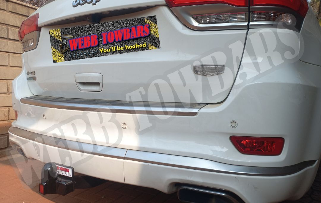 Jeep Grand Cherokee with detachable towbar, precision-engineered and installed by Webb Towbars in Gauteng, South Africa for versatile towing solutions.