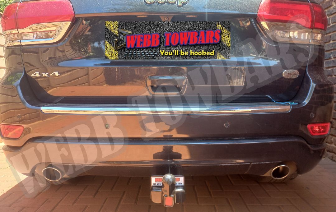 Jeep Grand Cherokee detachable towbar, custom-manufactured and fitted by Webb Towbars in Gauteng, South Africa for versatile towing needs.