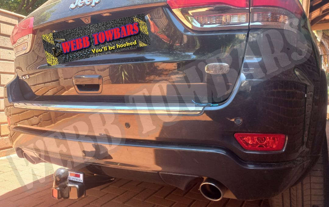 Jeep Grand Cherokee detachable towbar, custom-manufactured and fitted by Webb Towbars in Gauteng, South Africa for versatile towing needs.