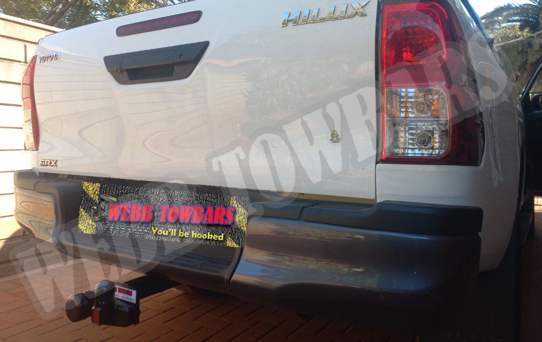 Toyota Hilux fitted with a heavy-duty standard towbar by Webb Towbars in Meyerton, Gauteng – reliable towing solution for bakkie owners