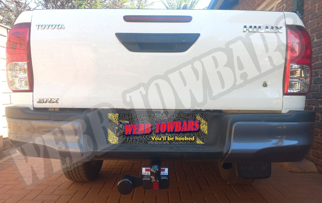 Toyota Hilux fitted with a heavy-duty standard towbar by Webb Towbars in Meyerton, Gauteng – reliable towing solution for bakkie owners